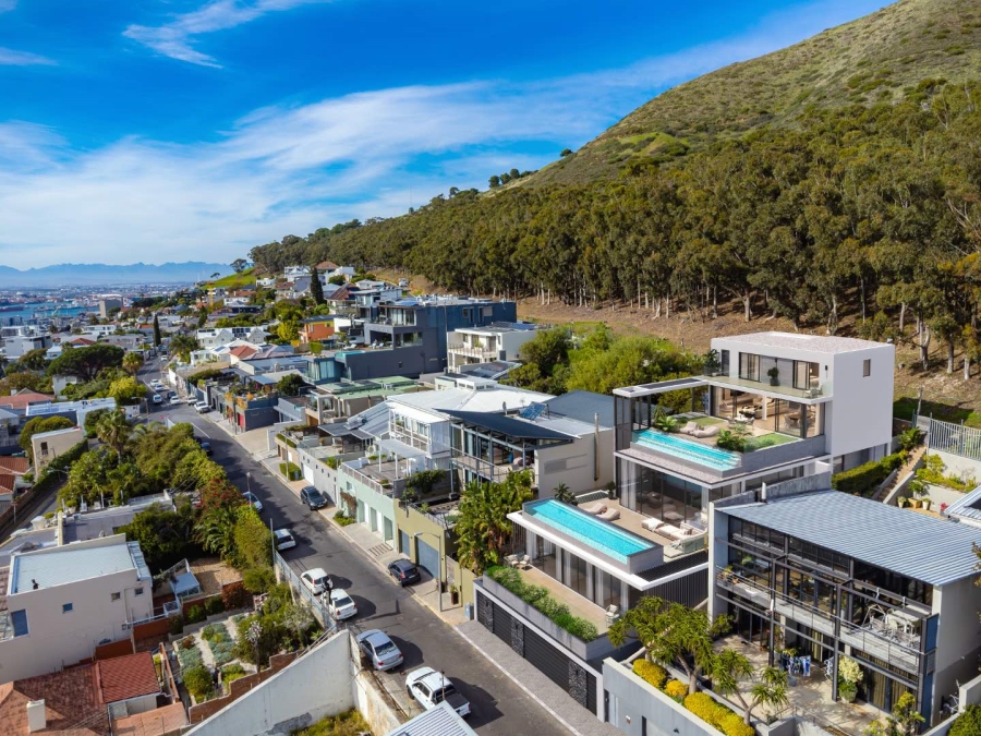 3 Bedroom Property for Sale in Green Point Western Cape